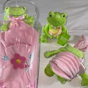 Burton + BURTON LITTLE PRINCESS HOPS & KISSES. Plush, musical & blanket